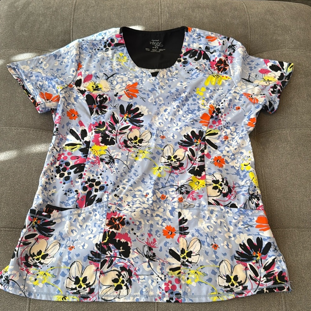 Cherokee Infinity scrub top